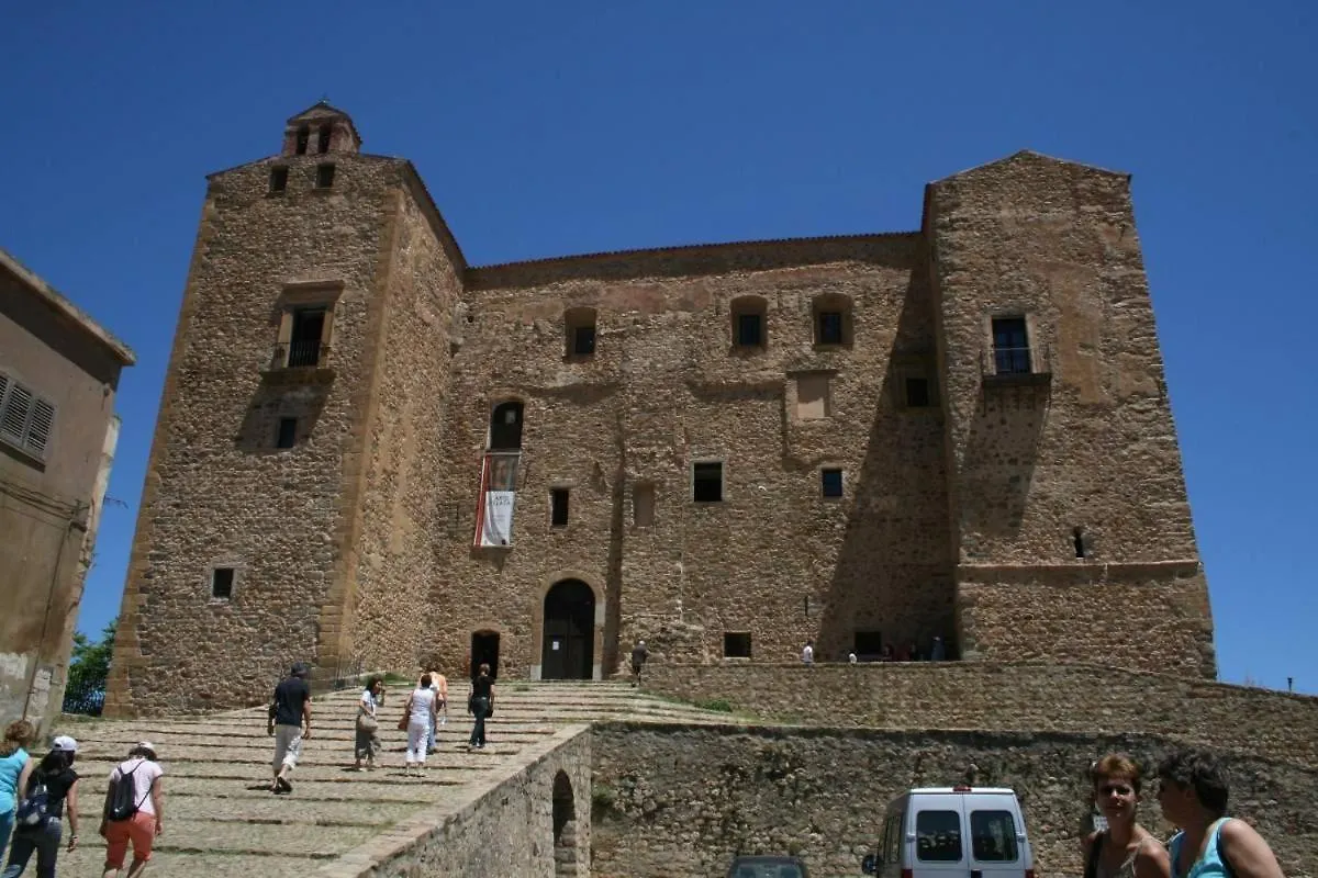 Bed & Breakfast Donjon Suite Centro Storico Castelbuono