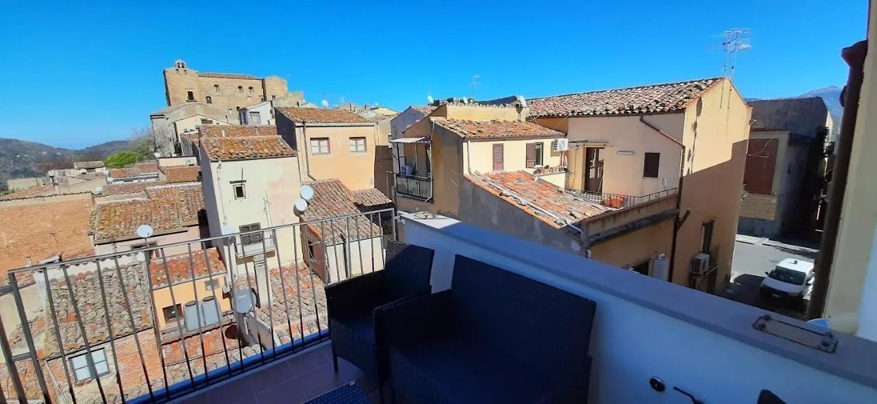 Donjon Suite Centro Storico Castelbuono